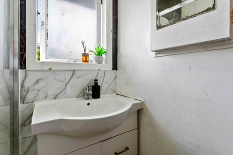 Photo of property in 48 Amberley Avenue, Te Atatu South, Auckland, 0610