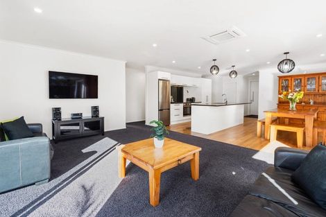 Photo of property in 20 Bermuda Place, One Tree Point, 0118