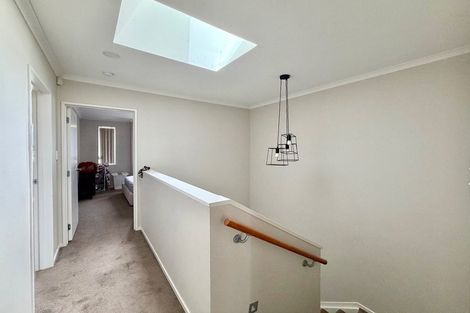 Photo of property in 21 Stitchbird Crescent, Papakura, 2110