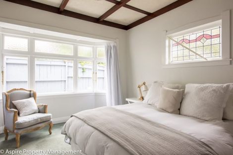 Photo of property in 21 Pupuke Road, Birkenhead, Auckland, 0627