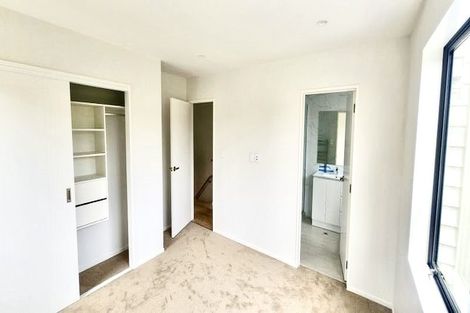 Photo of property in 39 Cascades Road, Pakuranga Heights, Auckland, 2010