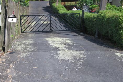 Photo of property in 8 Cliff View Drive, Green Bay, Auckland, 0604