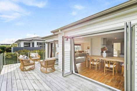 Photo of property in 80c Golf Road, New Lynn, Auckland, 0600