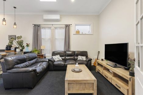 Photo of property in 28 Medway Street, Island Bay, Wellington, 6023