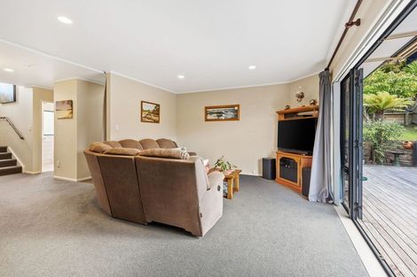Photo of property in 5 Hanly Close, West Harbour, Auckland, 0618