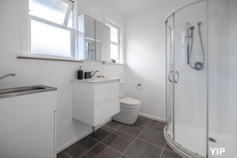 Photo of property in 1b Link Road, Newlands, Wellington, 6037