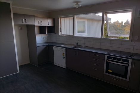 Photo of property in 22 Raymond Terrace, Northcote, Auckland, 0627