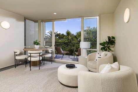 Photo of property in 1/166 Mokoia Road, Chatswood, Auckland, 0626