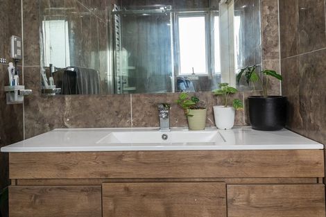 Photo of property in 61a Cobham Crescent, Kelston, Auckland, 0602