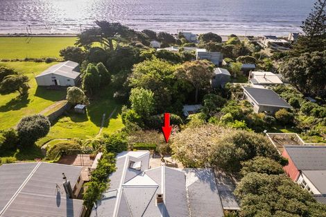 Photo of property in 121 Wellington Road, Paekakariki, 5034