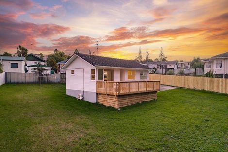 Photo of property in 19 Thornlow Street, Glendene, Auckland, 0602