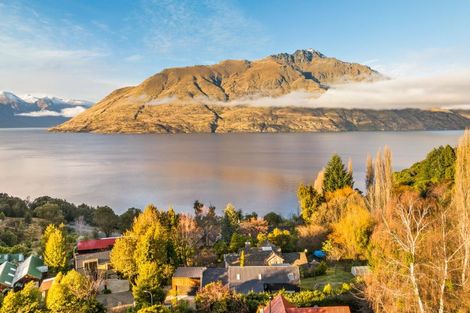 Photo of property in 32 Evergreen Place, Sunshine Bay, Queenstown, 9300