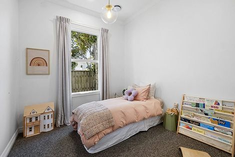 Photo of property in 56 Gilbert Street, New Plymouth, 4310
