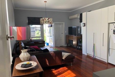 Photo of property in 10 Milton Street, Berhampore, Wellington, 6023