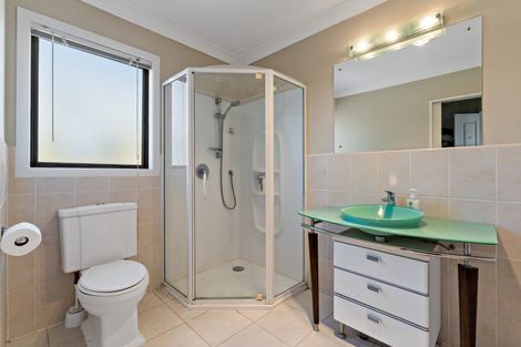 Photo of property in 11 Mackwell Road, Fairview Heights, Auckland, 0632