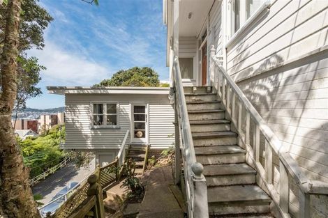 Photo of property in 80 Kelburn Parade, Kelburn, Wellington, 6012