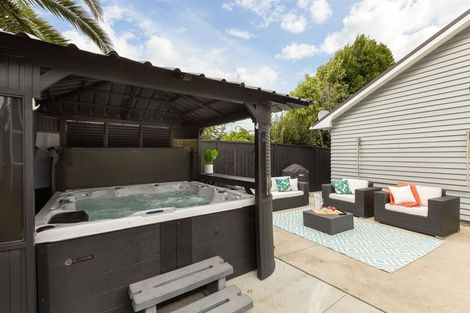 Photo of property in 9 Roysfield Lane, Sunnyhills, Auckland, 2010