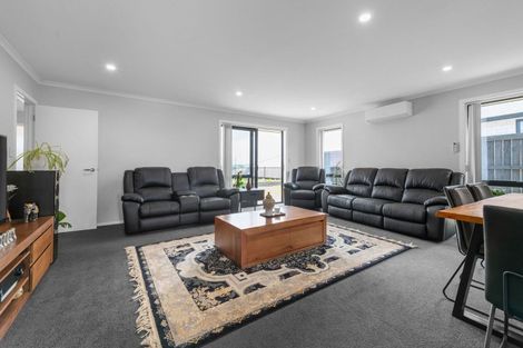 Photo of property in 32 Oralee Terrace, Peacocke, Hamilton, 3206