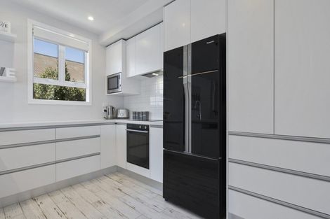 Photo of property in 3 Kitchener Terrace, Moturoa, New Plymouth, 4310