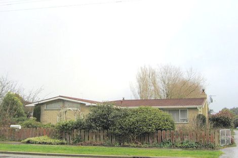 Photo of property in 94 Seaward Road, Edendale, 9825