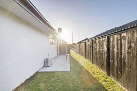 Photo of property in 32 Atlantic Drive, Fitzherbert, Palmerston North, 4410