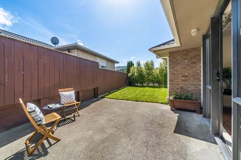 Photo of property in 6 Mcewen Crescent, Riverstone Terraces, Upper Hutt, 5018