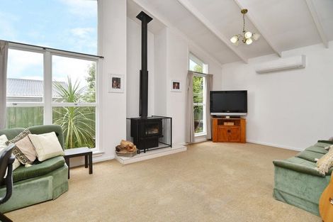 Photo of property in 2/1 Leeman Place, Redwood, Christchurch, 8051