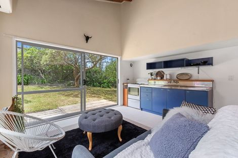 Photo of property in 4a Lavery Place, Sunnynook, Auckland, 0632