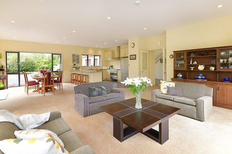 Photo of property in 15 Koraha Road, Kumeu, 0892