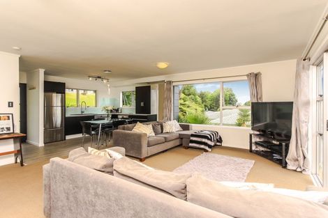 Photo of property in 1/135a Glengarry Road, Glen Eden, Auckland, 0602
