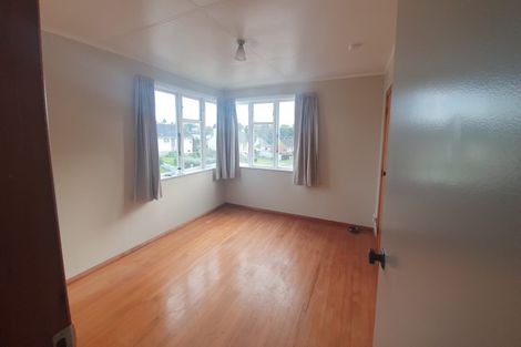 Photo of property in 98 Cook Street, Marfell, New Plymouth, 4310