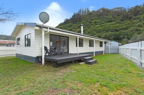 Photo of property in 100 Gillespies Road, Birchville, Upper Hutt, 5018