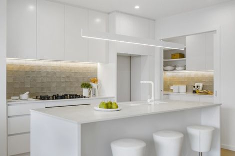 Photo of property in 1 Andrea Place, Sunnyhills, Auckland, 2010