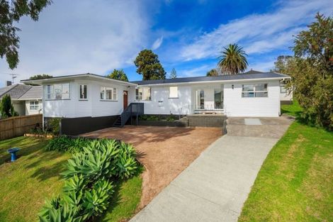 Photo of property in 18 Wykeham Place, Glenfield, Auckland, 0629