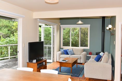 Photo of property in 14 Hillside Crescent, Leigh, 0985