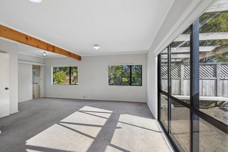 Photo of property in 7 Larsen Place, Merrilands, New Plymouth, 4312