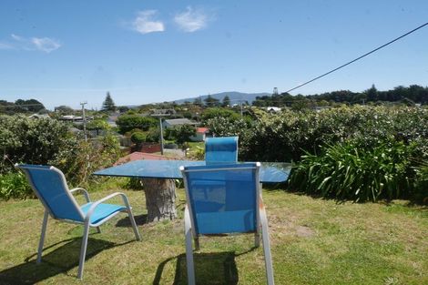 Photo of property in 25 Hemara Street, Waikanae Beach, Waikanae, 5036