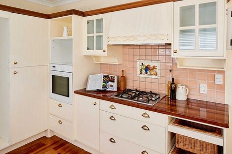 Photo of property in 7 Russo Terrace, Eastbourne, Lower Hutt, 5013