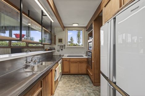 Photo of property in 9 Whitby Place, Westown, New Plymouth, 4310