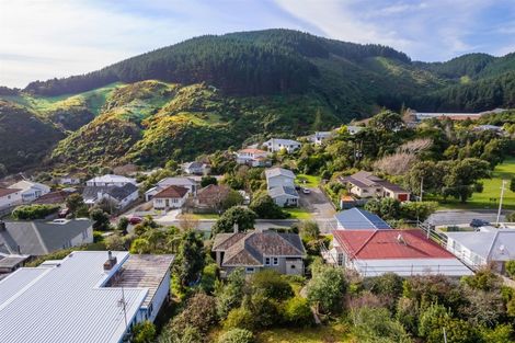 Photo of property in 38 Raroa Terrace, Tawa, Wellington, 5028