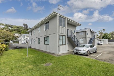 Photo of property in 7/127 Queens Drive, Lyall Bay, Wellington, 6022