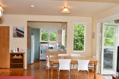 Photo of property in 14 Hillside Crescent, Leigh, 0985