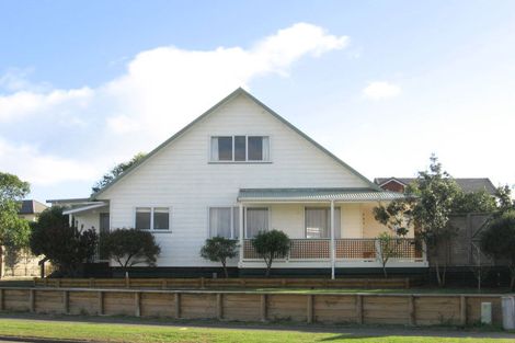 Photo of property in 203 Tutere Street, Waikanae Beach, Waikanae, 5036