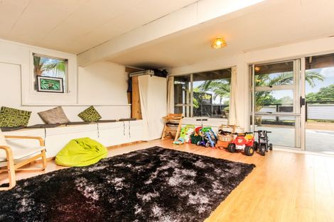 Photo of property in 1/135a Glengarry Road, Glen Eden, Auckland, 0602