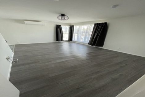 Photo of property in 2 Maybelle Place, Kelston, Auckland, 0602