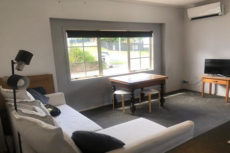 Photo of property in 8 Himalaya Drive, Half Moon Bay, Auckland, 2012