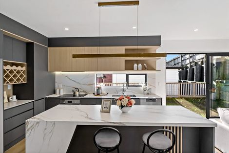 Photo of property in 20 Mara Way, Sunnyvale, Auckland, 0612