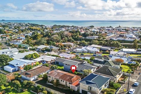 Photo of property in 2/50 Paynters Avenue, Strandon, New Plymouth, 4312