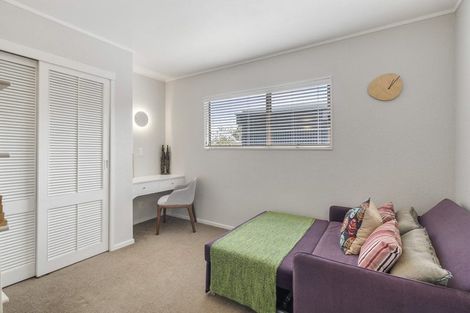 Photo of property in 13 James Evans Drive, Northcote, Auckland, 0627
