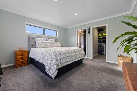 Photo of property in 34 Kinder Street, Acacia Bay, Taupo, 3330